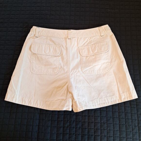 Gap 100% Cotton Women's Khaki Mid Rise Shorts Sz 8. 3" Inseam. - Picture 2 of 6